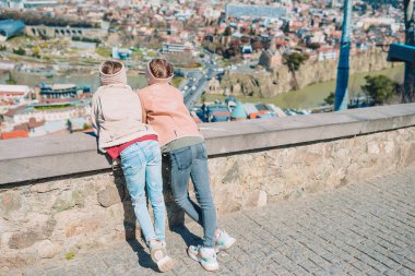 Eski şehir, yeni Rike Parkı, Kura Nehri, Avrupa Meydanı ve Barış Köprüsü