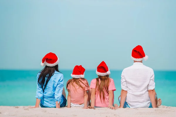 Happy family with two kids in Santa Hat on summer vacation — Stock Photo, Image