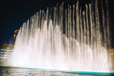 Dubai Dancing Fountain the wonderful evening show