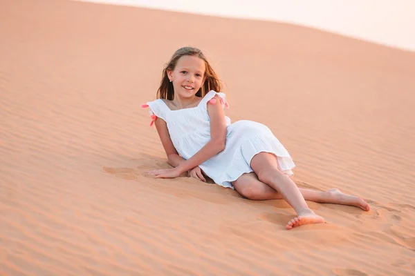 Girl among dunes in desert in United Arab Emirates — Stock Photo, Image