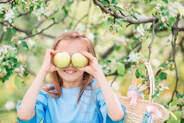 Adorable little girl in blooming apple garden on beautiful spring day — Stock Photo, Image