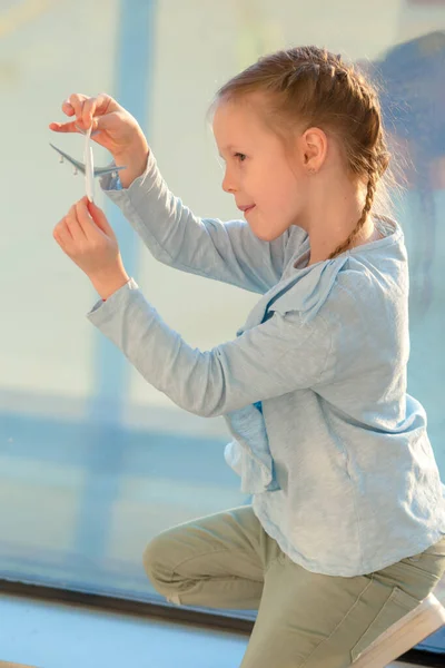 Little girl in airport near big window while wait for boarding — Stock Photo, Image