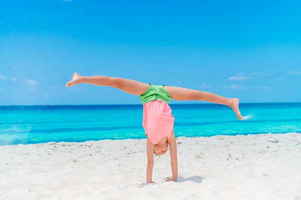 Adorable happy little girl have fun on beach vacation — Stock Photo, Image