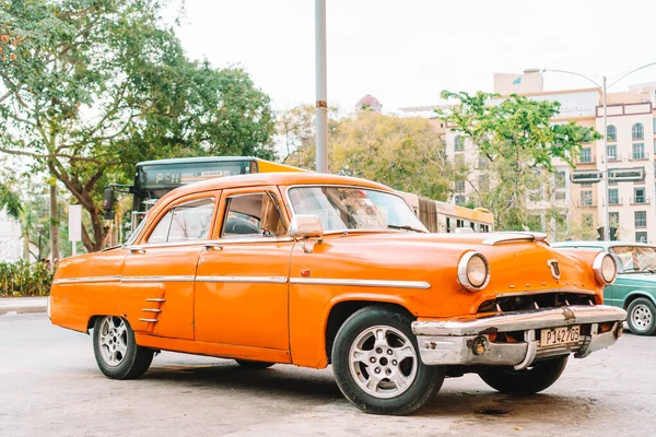 View of yellow classic vintage car in Old Havana, Cuba — Stock Photo, Image