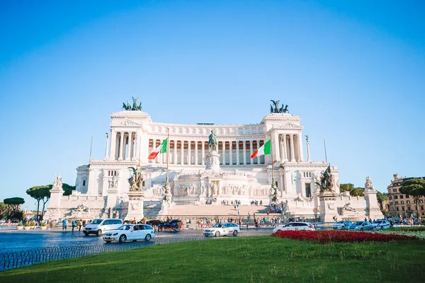 Pomnik Vittorio Emanuele II lub ołtarz Ojczyzny w Rzymie, Włochy. — Zdjęcie stockowe