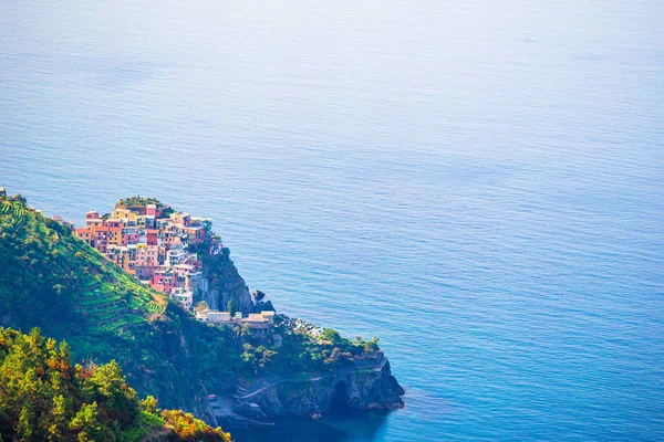 Amazing view of the beautiful village of Manarola in the Cinque Terre Reserve. — Stock Photo, Image