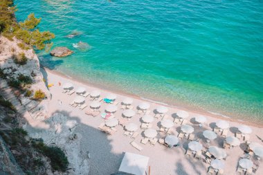 Mattinata Faraglioni yığınları ve Mergoli sahilleri, Vieste Gargano, Apulia, İtalya.