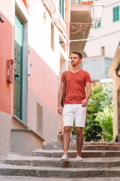 Joven antecedentes de la vieja ciudad europea —  Fotos de Stock