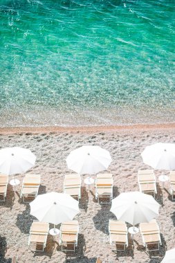 Gargano 'da temiz suyu olan güzel bir sahil.