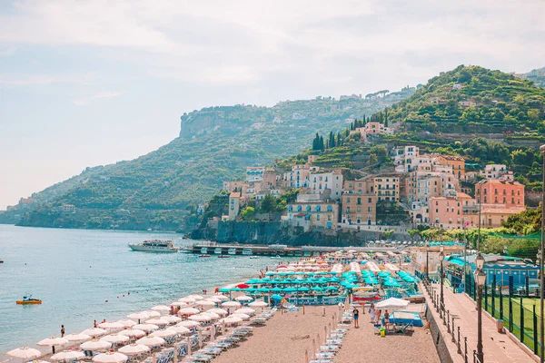 Piękne nadmorskie miasteczka Włoch - malownicza wioska Amalfi na wybrzeżu Amalfi — Zdjęcie stockowe