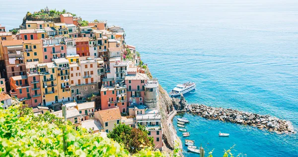 Vista incrível da bela aldeia de Manarola na Reserva Cinque Terre . — Fotografia de Stock