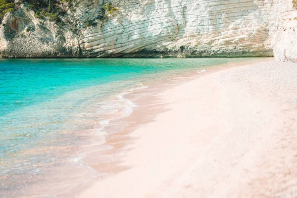 Impressionante bela vista deslumbrante da praia branca tropical e do mar no dia ensolarado de verão — Fotografia de Stock