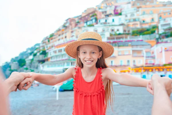 Adorable little girl on warm and sunny summer day in Positano town in Italy — Stock Photo, Image