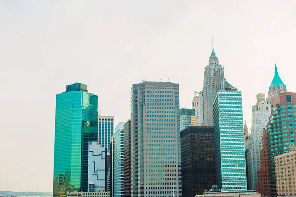 Hermosa vista de Nueva York desde Brooklyn Bridge al atardecer —  Fotos de Stock