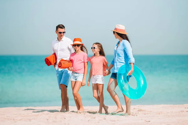 Young family on vacation have a lot of fun — Stock Photo, Image