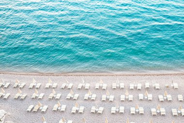 Gargano 'da temiz suyu olan güzel bir sahil.