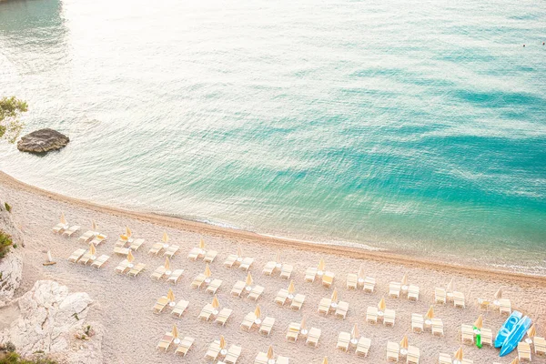 Hermosa playa con agua clara en la reserva Gargano — Foto de Stock