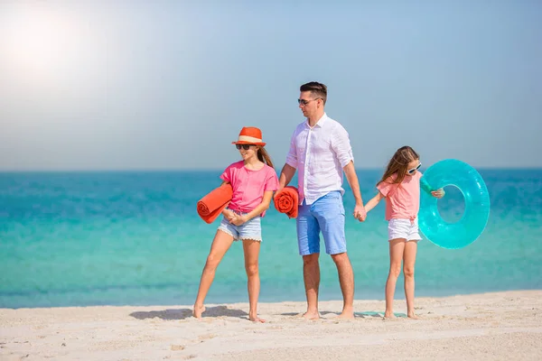 Happy beautiful family on a tropical beach vacation — Stock Photo, Image