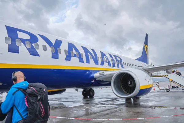 Афины Греция Ноября 2019 Года Ryanair Самолет Против Облачного Неба — стоковое фото