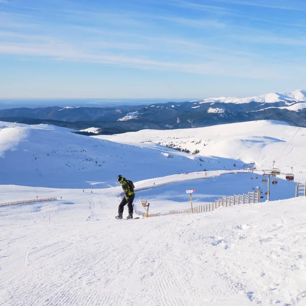 Sinaia Roumanie Décembre 2019 Snowboarder Descendant Une Piste Ski Cota — Photo