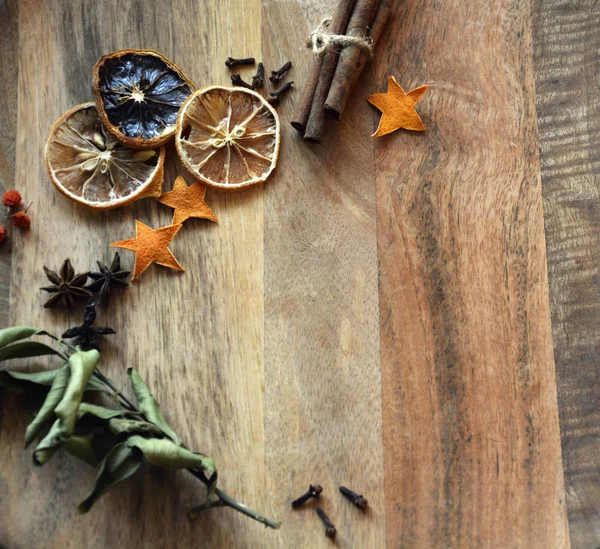 Space of a wooden table framed by spices. View from above. Photo image. — ストック写真