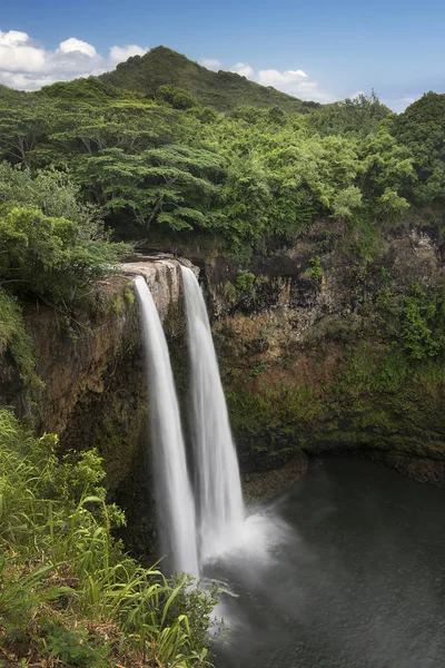 Wailua cai perto da capital da ilha Lihue na ilha de Kauai, Havaí . — Fotografia de Stock