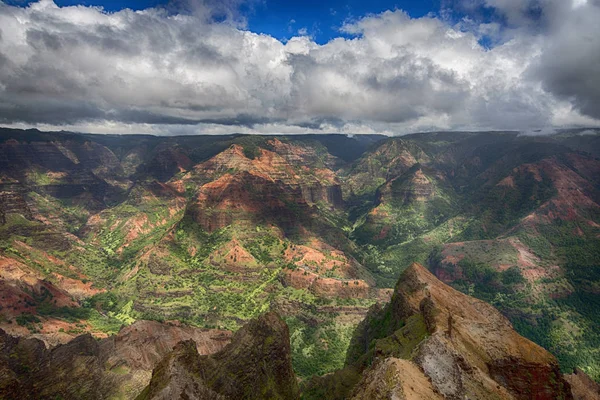 Vista colorida del cañón de Waimea, Kauai, Hawaii — Foto de Stock
