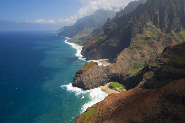 Vue aérienne de Honopu Arch, Na Pali Coast, Kauai, Hawaï — Photo