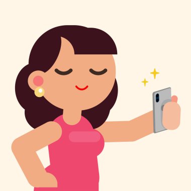 Güzel bir kadın mutlu bir şekilde gülümsüyor. Akıllı telefonuyla selfie çekiyor..