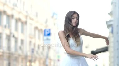 Sokakta kız dansları