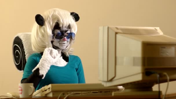 Parody of skunk from the comic Sabrina Online — Stock Video