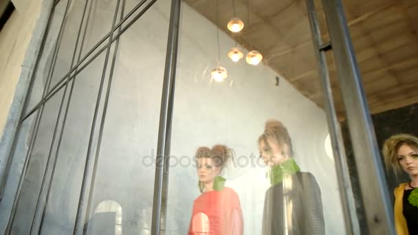 Fashion model girls come up to the glass and look through it — Stock Video