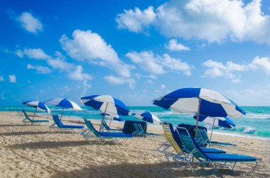 Sabah Miami beach, plaj şemsiyeleri 