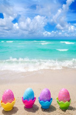 Sahilde paskalya yumurtaları