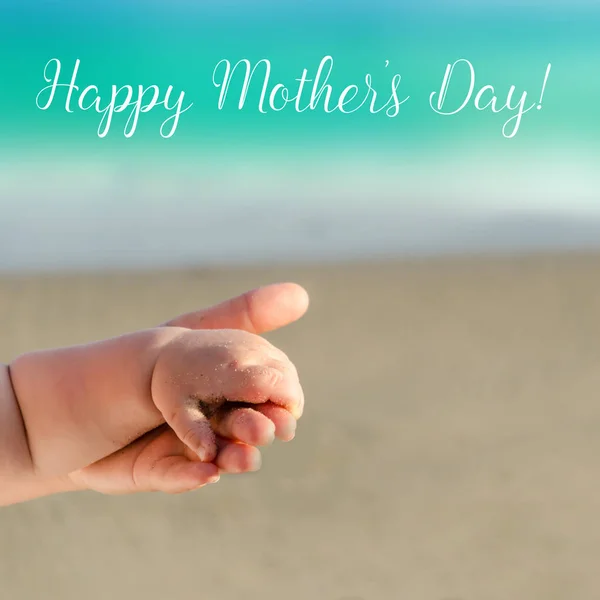 Happy Mother 's day background with Mother' s and child 's holding — стоковое фото