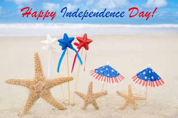 С Днем независимости США фоне со звездами и морскими звездами — стоковое фото