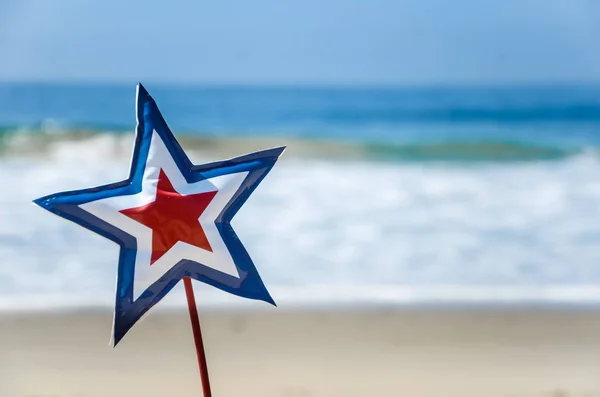 Fondo patriótico de EE.UU. en la playa de arena — Foto de Stock