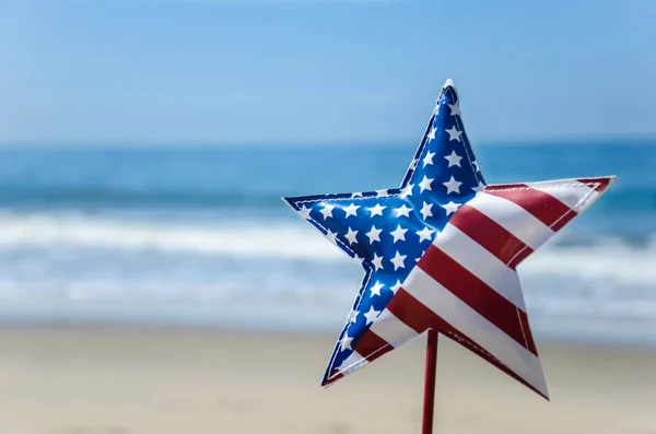 Kumlu sahilde vatansever ABD arka plan — Stok fotoğraf