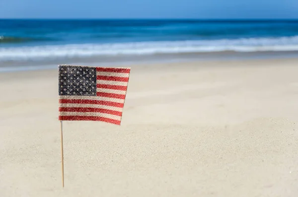 沙滩上的爱国美国背景。 — 图库照片