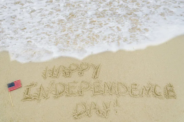 Unabhängigkeit der USA ein Tag Hintergrund am Strand — Stockfoto