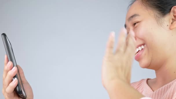 Jeune Femme Asiatique Avec Expression Bâillement Sur Fond Gris — Video