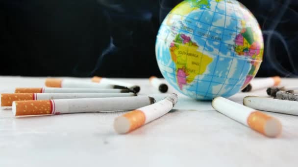 Vídeo Filmado Tabaco Con Humo Quemando Tierra World Tobacco Day — Vídeos de Stock