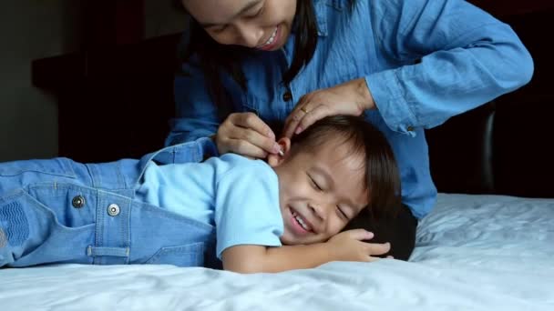 Asian Mother Using Cotton Swab Clean Ears Little Child Girl — Stock Video