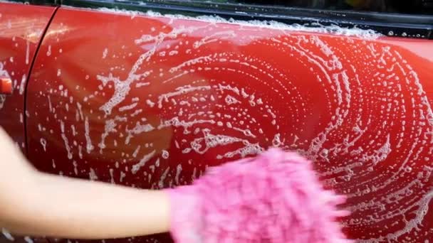 Female Hand Holding Pink Mitt Bubbles Washing Car — Stock Video