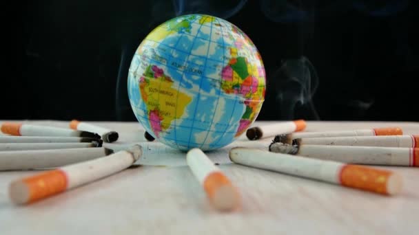 Vídeo Filmado Tabaco Con Humo Quemando Tierra World Tobacco Day — Vídeo de stock