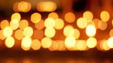 Gece Tayland lanna fenerinden gelen ışığın turuncu soyut bokeh arka planı. Yi Peng Festivali 'nde kutlama kavramları.