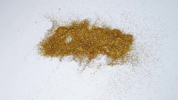 Nouvel An 2020 est à venir concept, Utilisez la main pour balayer le spectacle de paillettes 2020 isolé sur fond blanc .