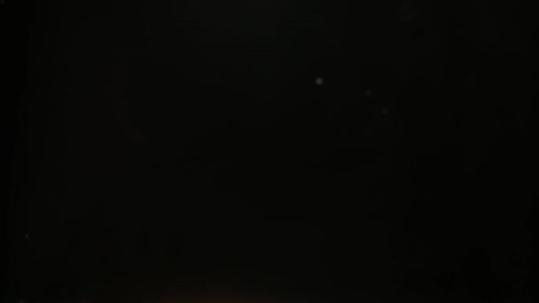 Poudre de talc blanc explosion sur fond noir. Fond de fumée .