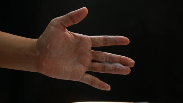 Close Mão Mostrando Espuma Mais Limpa Palma Mão Sobre Fundo — Vídeo de Stock