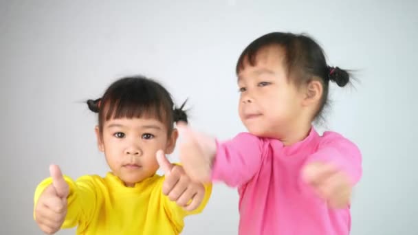 Portrait Happy Smiling Sibling Child Girls Showing Thumb Waving Hands — ストック動画